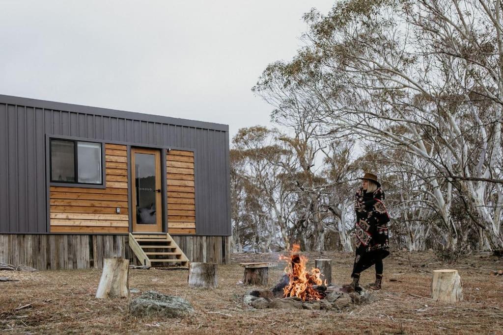 Big Yard Escapes - Two Off-Grid Tiny Houses On The Mowamba River Джиндабайн Экстерьер фото