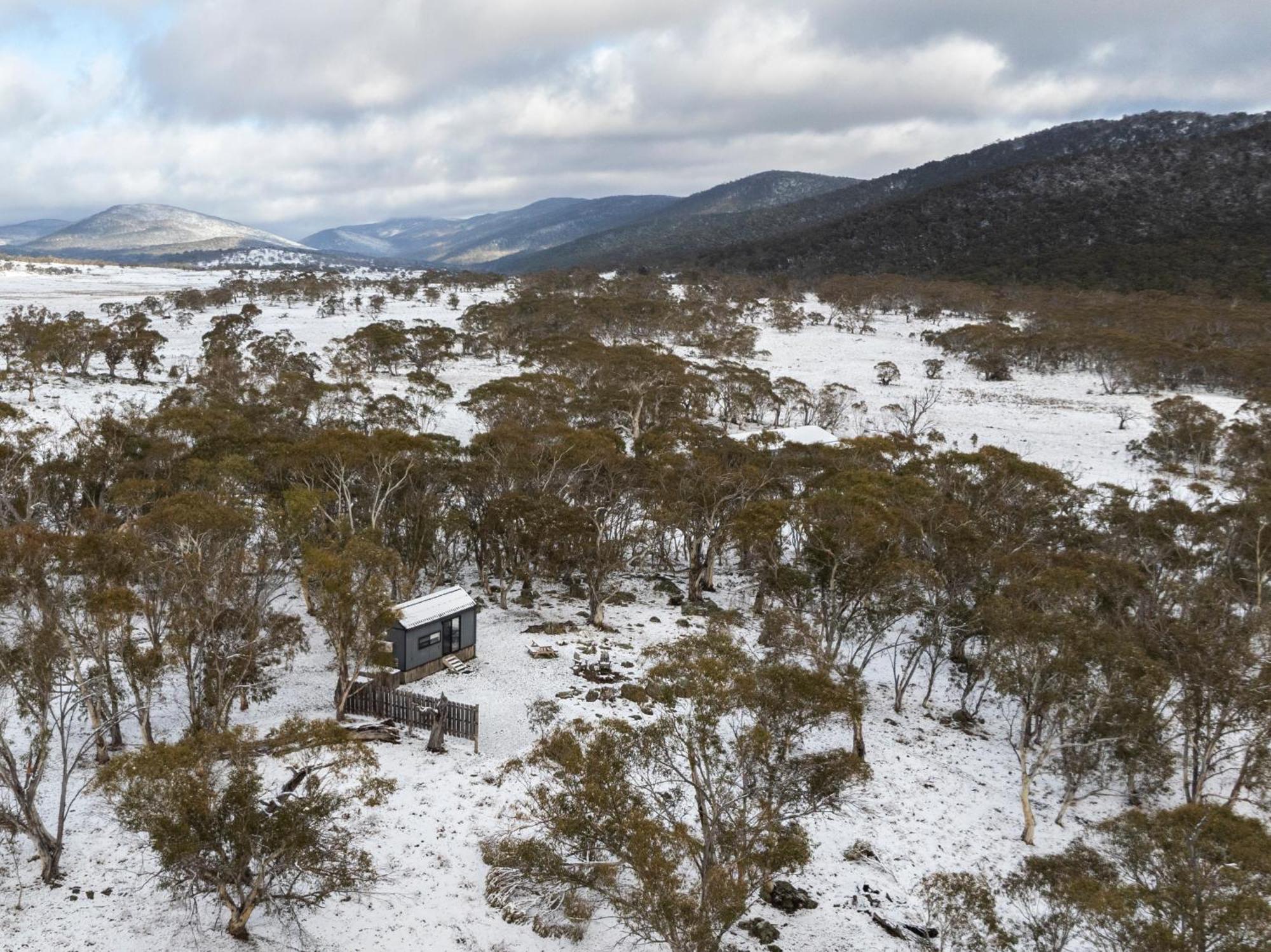 Big Yard Escapes - Two Off-Grid Tiny Houses On The Mowamba River Джиндабайн Экстерьер фото