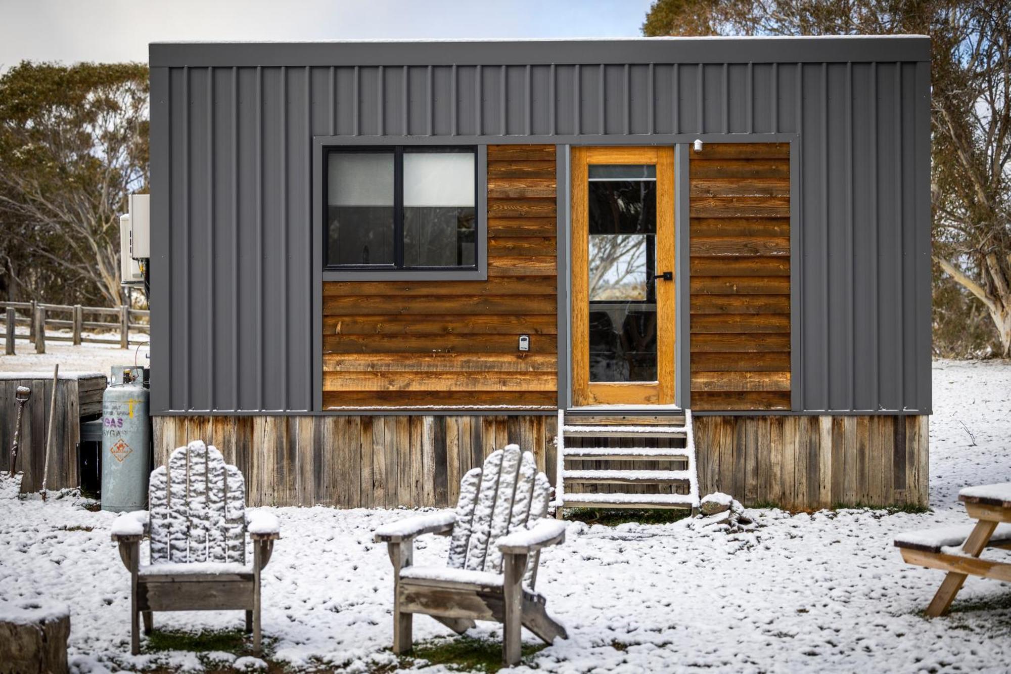 Big Yard Escapes - Two Off-Grid Tiny Houses On The Mowamba River Джиндабайн Экстерьер фото