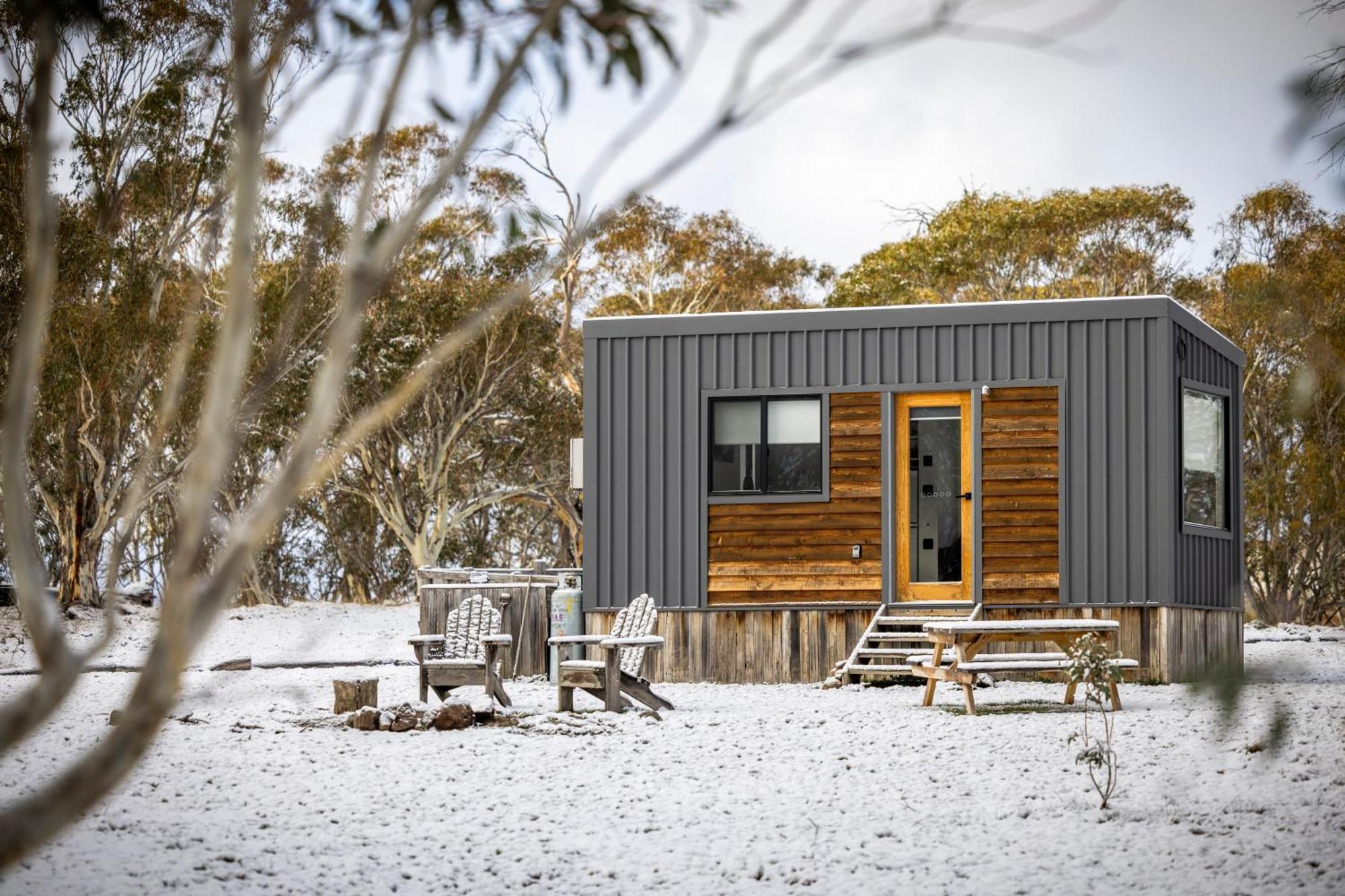 Big Yard Escapes - Two Off-Grid Tiny Houses On The Mowamba River Джиндабайн Экстерьер фото
