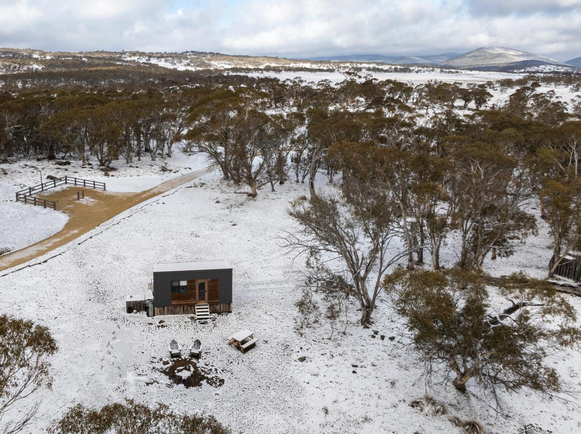 Big Yard Escapes - Two Off-Grid Tiny Houses On The Mowamba River Джиндабайн Экстерьер фото